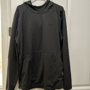 Men’s UA hooded sweatshirt.